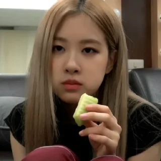 Sticker ROSÉ @rosesdaily - 3