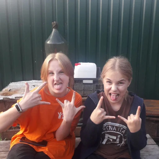 Чеееее @sozdat_stikery_bot - 