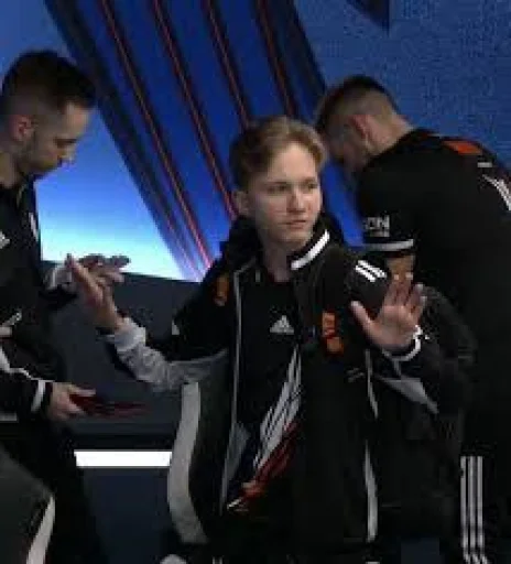 Илюша монеси @sozdat_stikery_bot - person