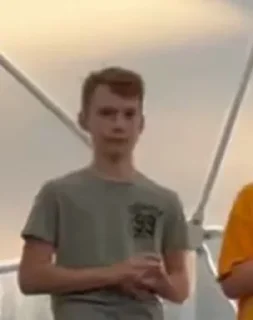 Стикер Арьтёми @sozdat_stikery_bot - 10