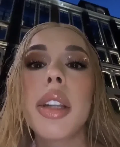 человеческое лицо ресница губная помада