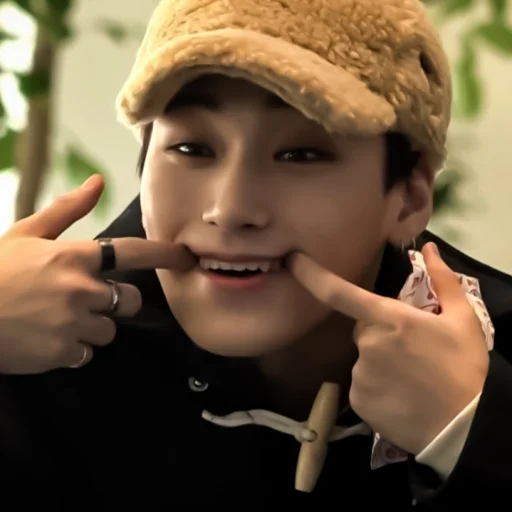 Человек человеческое лицо модный аксессуар