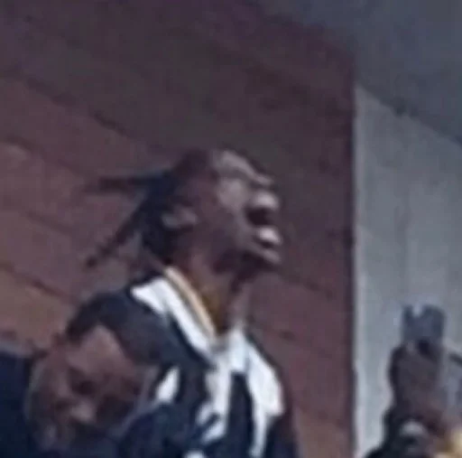 Человек здание стена