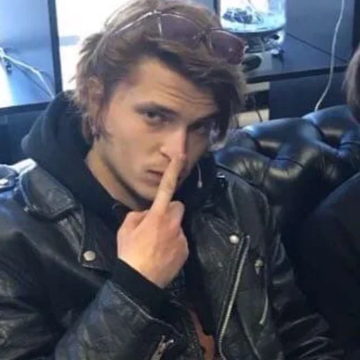 Стикер Сережа:3 - 2