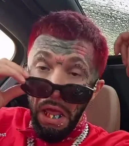 person selfie sunglasses