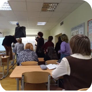 Стикер школьницы🥳 - 3