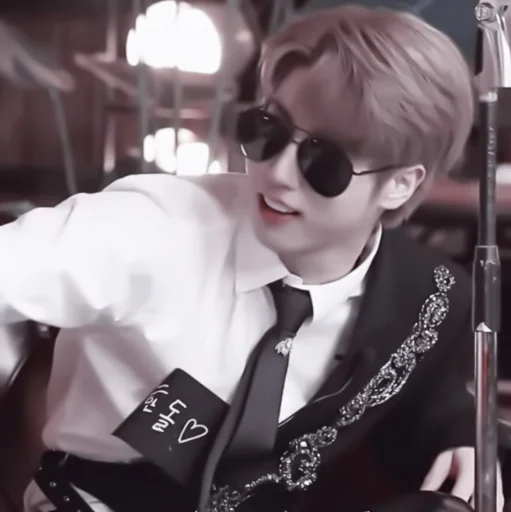 Sticker #𝐈𝐧𝐓𝐡𝐞𝐒𝐡𝐨𝐰𝐓𝐨𝐝𝐚𝐲: jisung ;: by @paradismaudit - 2