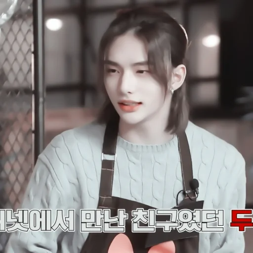 #𝐈𝐧𝐓𝐡𝐞𝐒𝐡𝐨𝐰𝐓𝐨𝐝𝐚𝐲: hyunjin ;: by @paradismaudit - person