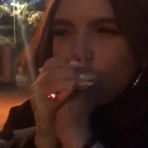 Человек человеческое лицо курение