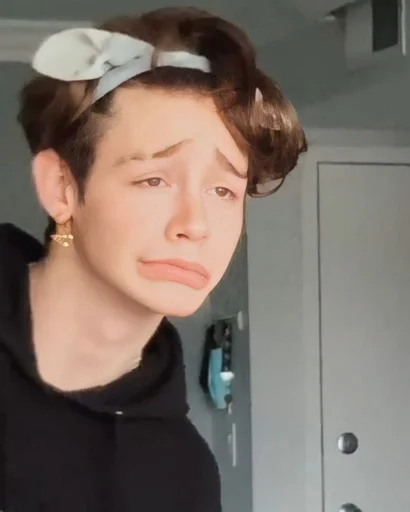 Человек человеческое лицо модный аксессуар