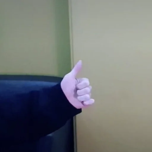 Человек стена палец