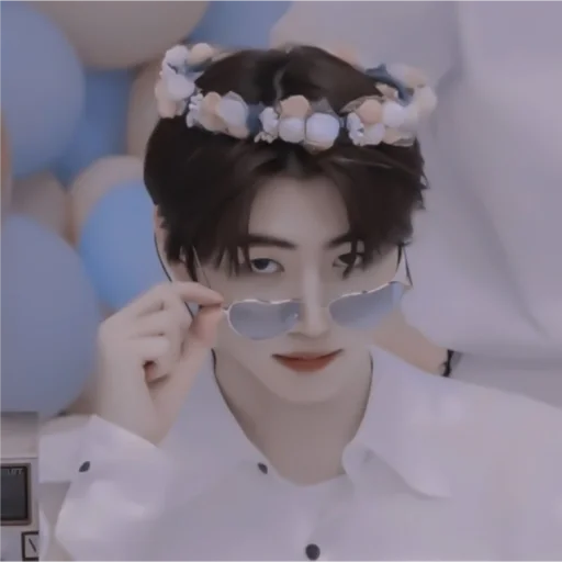 модный аксессуар шлем человеческое лицо