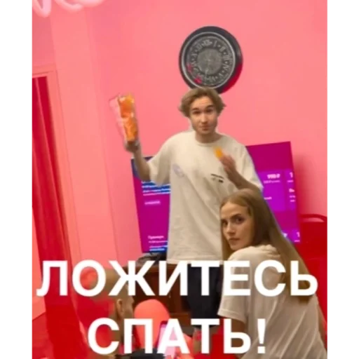 человеческое лицо одежда улыбаться