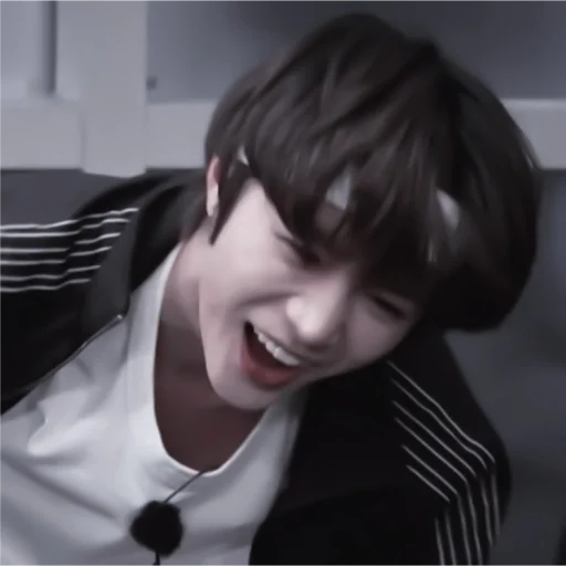 𝗯𝗲𝗼𝗺𝗴𝘆𝘂 𝗯𝘆 𝘀𝘁𝗶𝗸𝗲𝗿𝘀𝗴𝗲𝗻𝗮🍥 - person