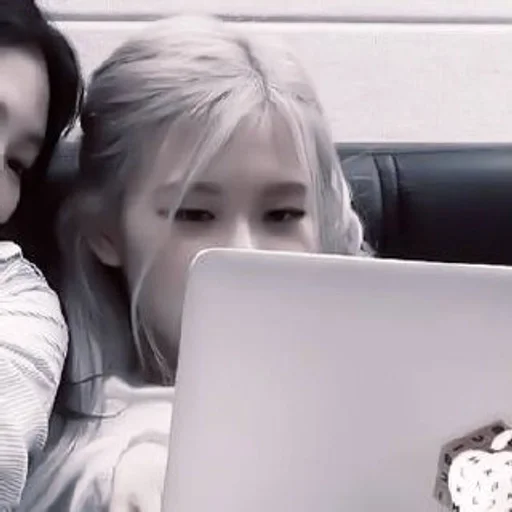 Человек человеческое лицо ноутбук