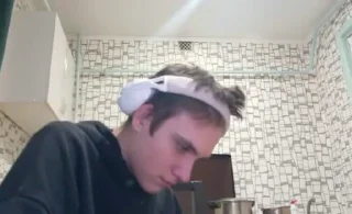 Sticker @tut_dalbaebi - 10