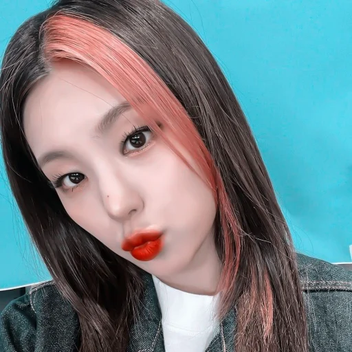 » ✉️ yeji ! - @smstickerr - человеческое лицо