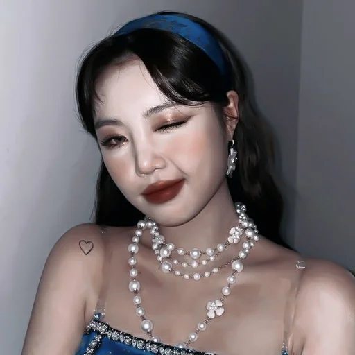 soojin | @jenliastikers - human face