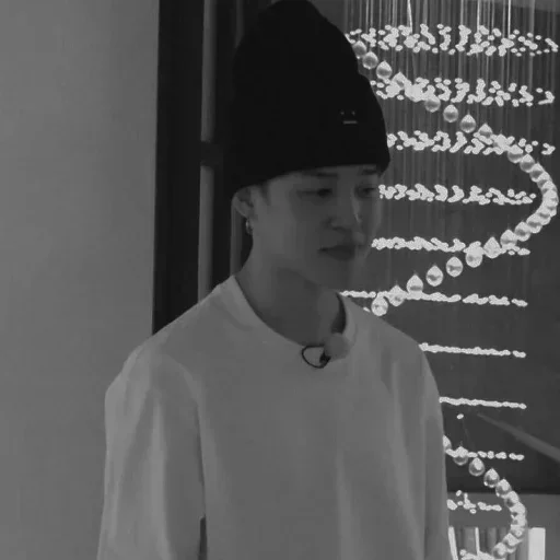 человеческое лицо одежда черно-белый