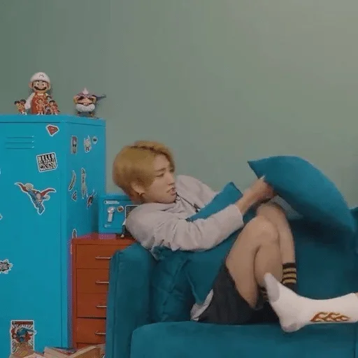 комнатный стена одежда