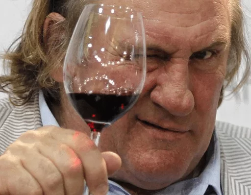 Человек бокал вино