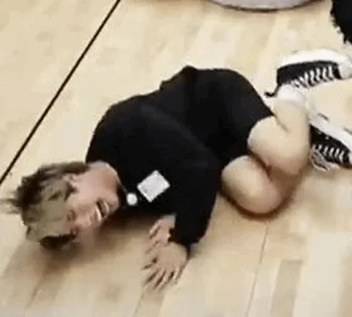 Человек этаж колено