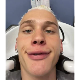 Стикер milohlox  | via sticked.app - 0