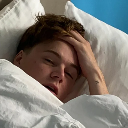 Стикер американ бойс and герлс - 11