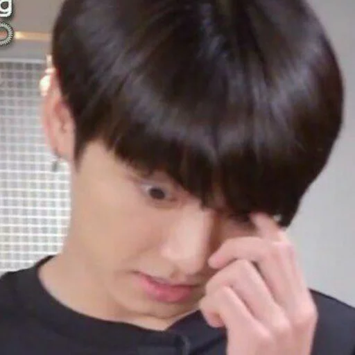 Человек шиньон причёска