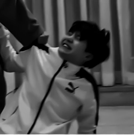 𓆤. 𝗒𝗈𝗈𝗇𝗀𝗂'𝗌 𝗆𝗈ō𝖽 ❩ ─ @stkworld - person