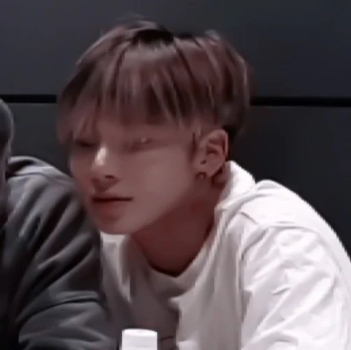 Sticker 𝘵𝘢𝘦𝘩𝘺𝘶𝘯 :; by @seduiisantee - 2