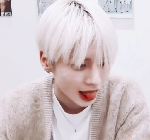 Sticker 𝘵𝘢𝘦𝘩𝘺𝘶𝘯 :; by @seduiisantee - 1