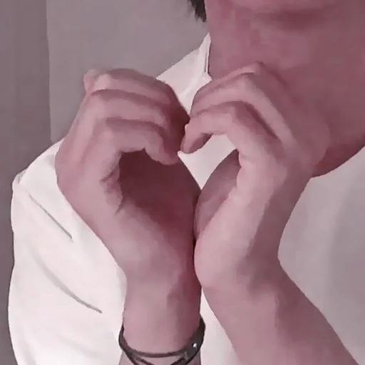 Человек палец запястье