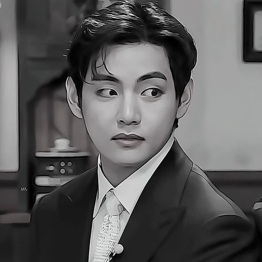 ☆ tae.bnw — @jeonvo.cøm - 