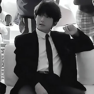 Sticker ☆ tae.bnw — @jeonvo.cøm - 2