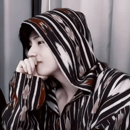 ⧉ 𝙩𝙖𝙚𝙝𝙮𝙪𝙣𝙜 ✷ #vlive ۰ ⸂ @smffiw - Человек