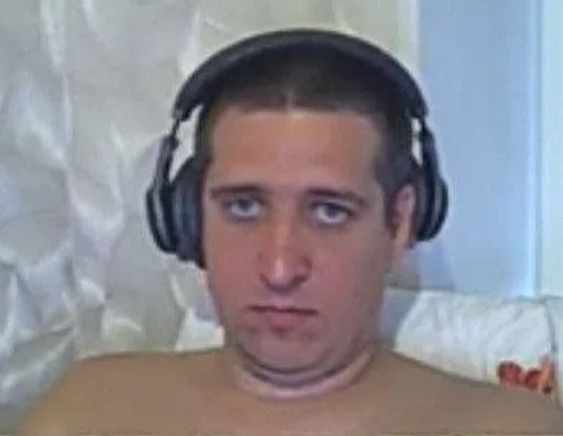 наушники комнатный человеческое лицо