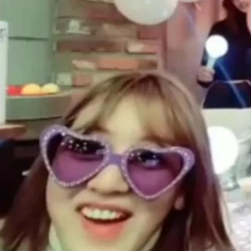 Человек улыбаться селфи