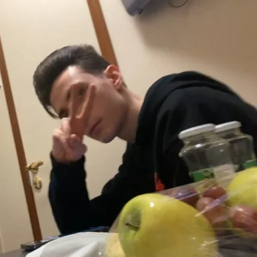 Человек комнатный стена