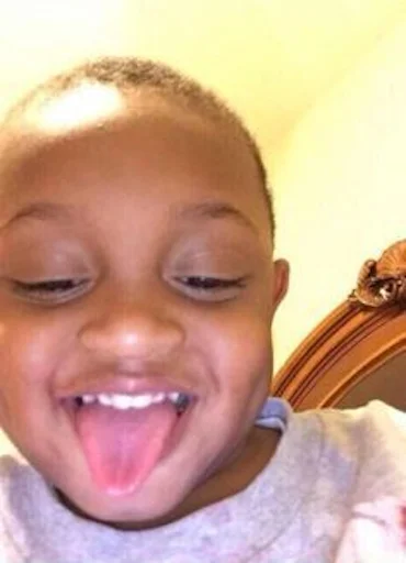 Человек улыбаться зуб