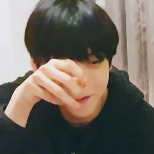 Человек комнатный черные волосы