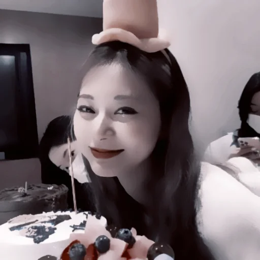 – ` 🫐 , tzuyu by - @vvloco - 