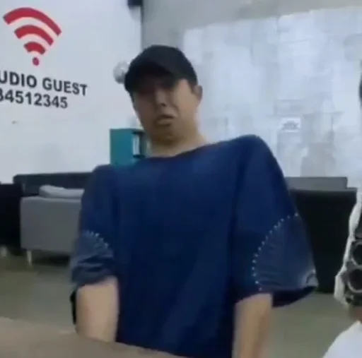 СМС Человек одежда