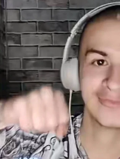 Человек наушники человеческое лицо