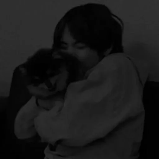 Человек целовать черно-белый