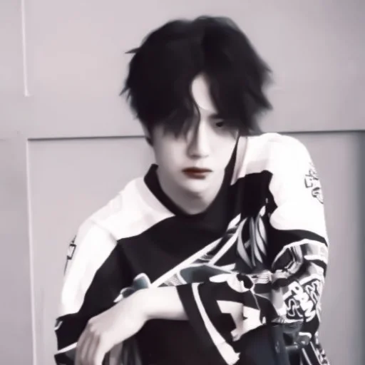 ラ WANG YIBO    ::from @yuqinii - person