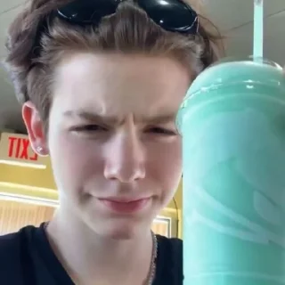 Стикер Vincent As Payton Moormeier - 3