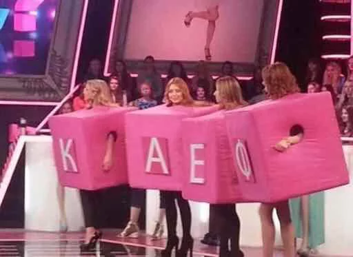 Человек одежда пурпурный