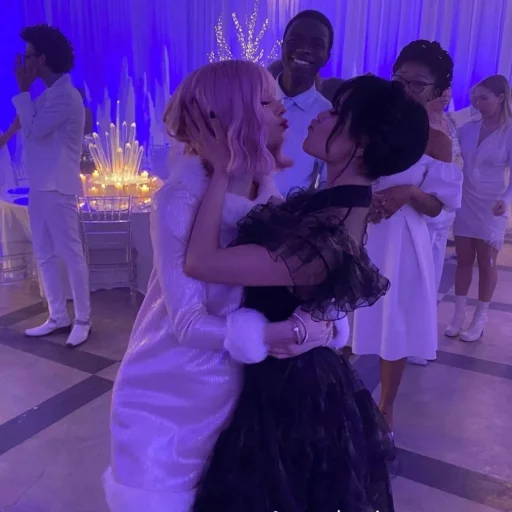 Sticker уэнсдэй аддамс ван лав - 8