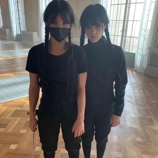 Sticker уэнсдэй аддамс ван лав - 2